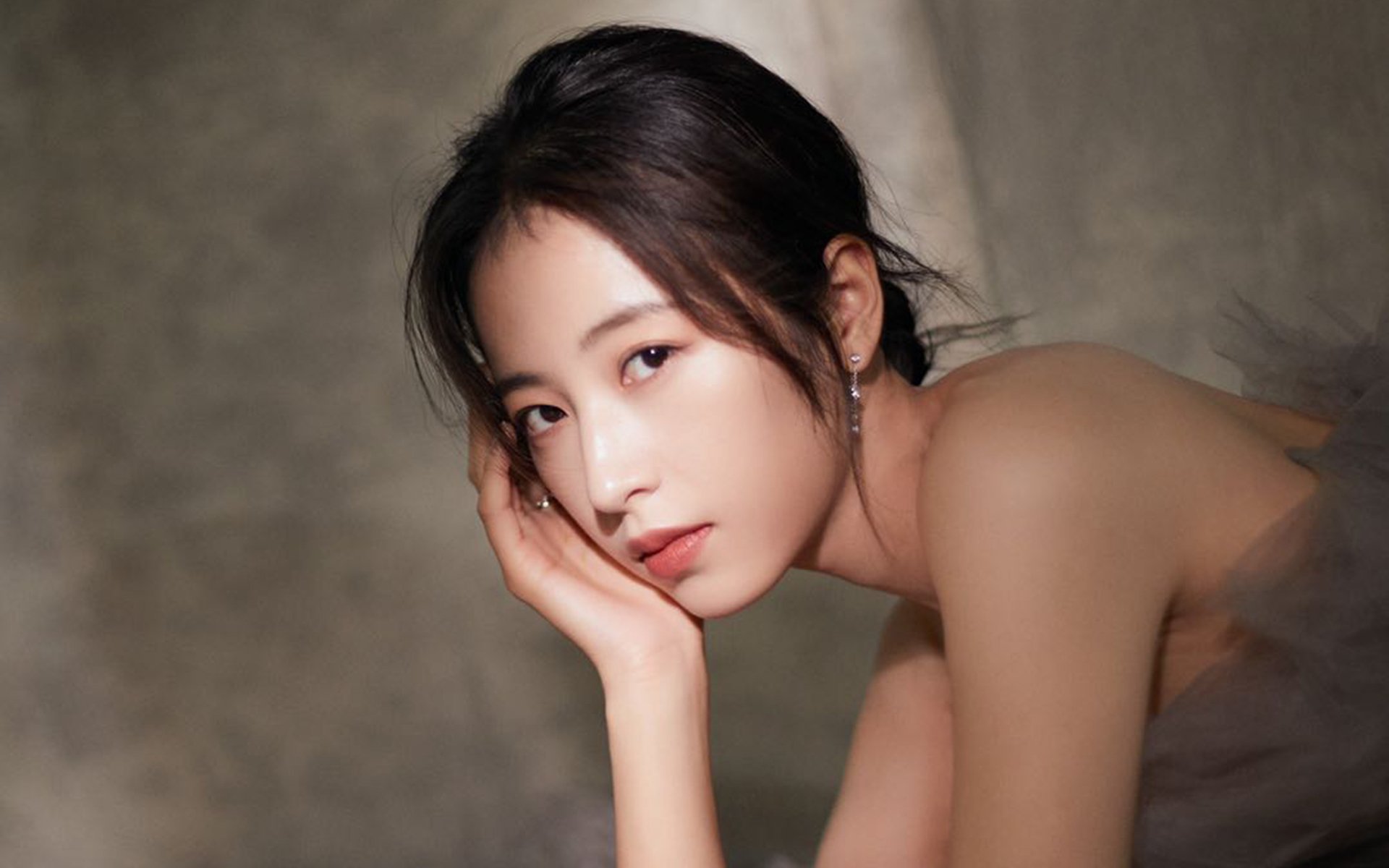 国王控卫投篮手感火热连续命中三分，国王队投手